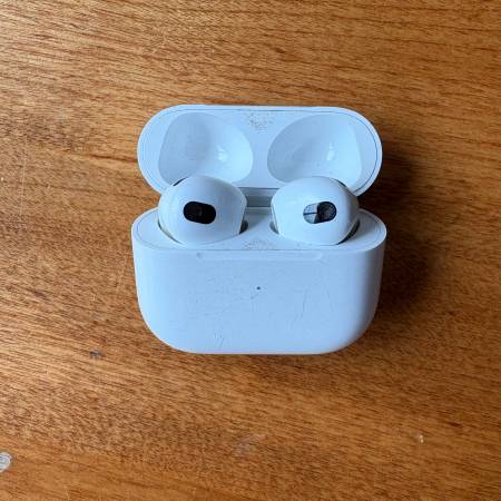 Found Airpods in Ypsilanti