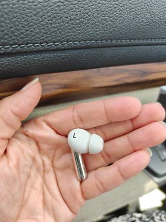 Lost Headphone in Fort Monroe Boardwalk