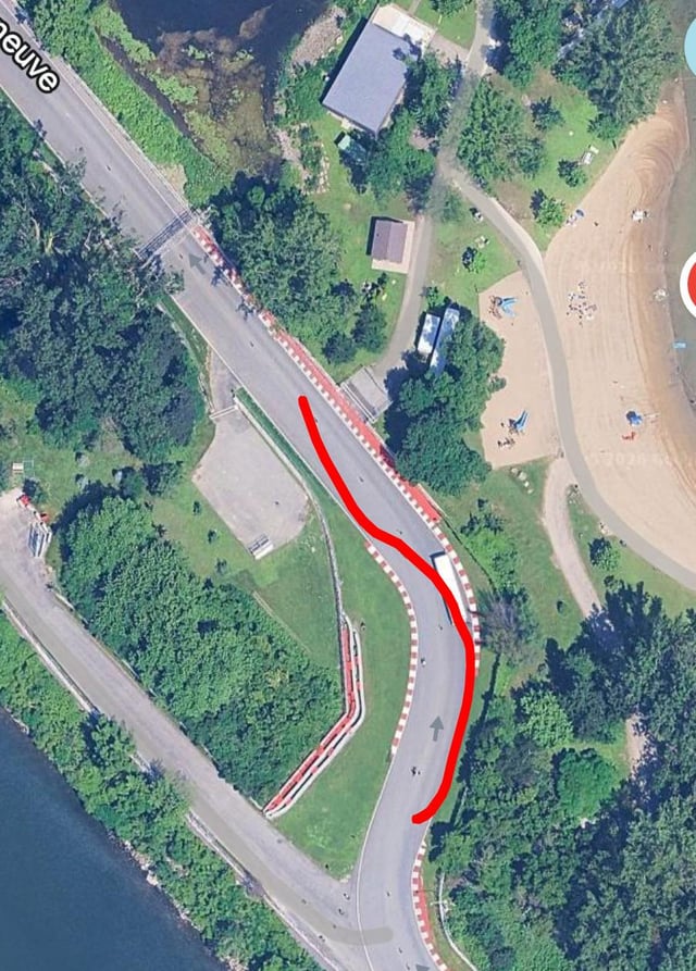 Lost Earbud in Circuit Gilles-Villeneuve