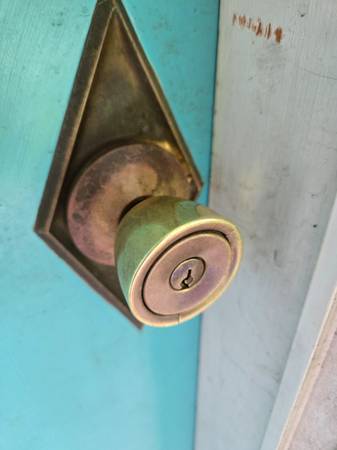 Lost Keys in Caledonia