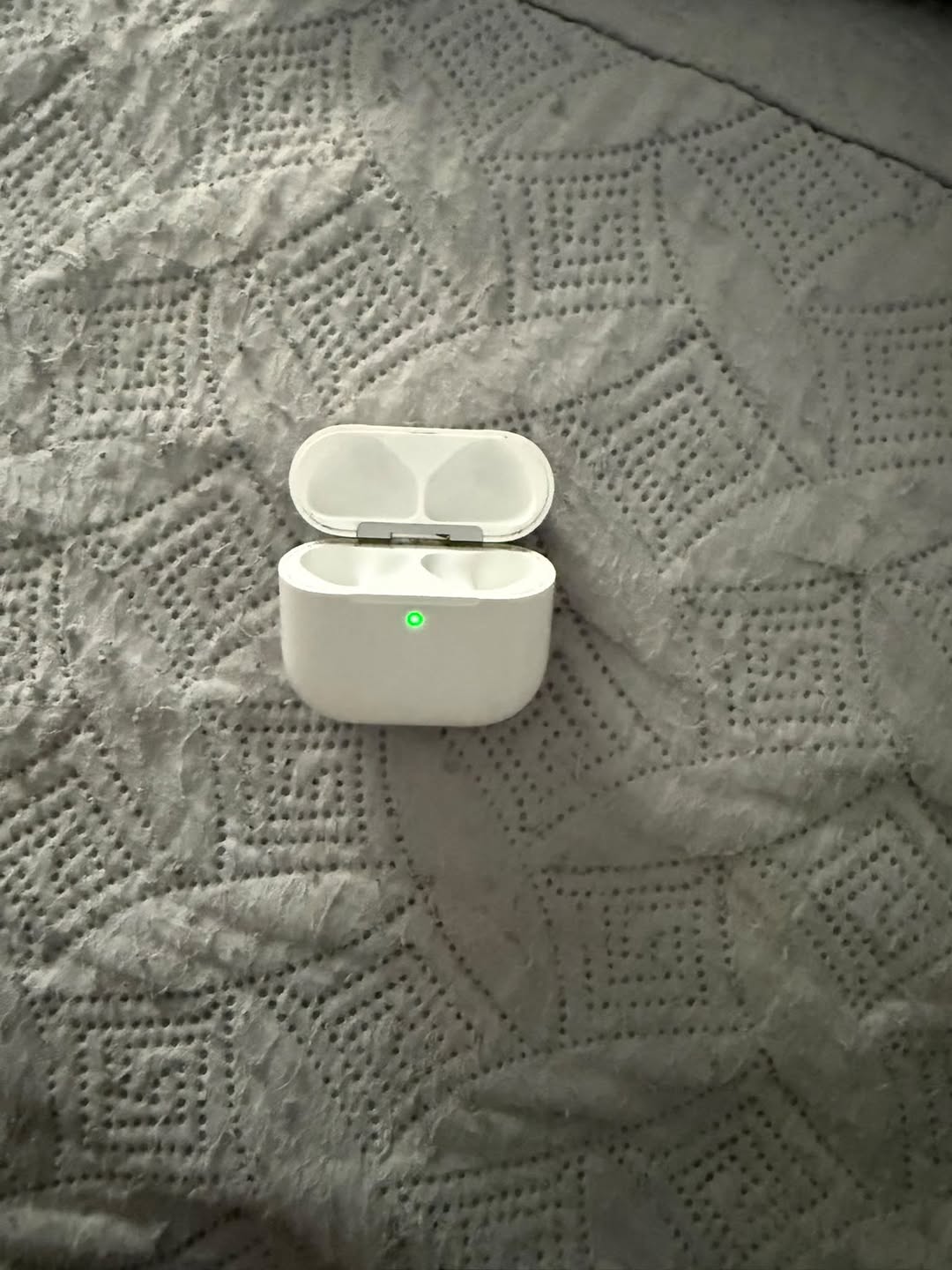 Found Airpods in Paris