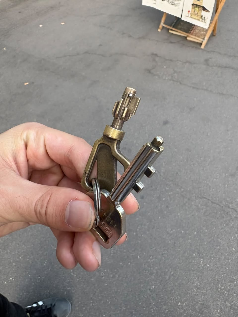 Lost Keys in Paris