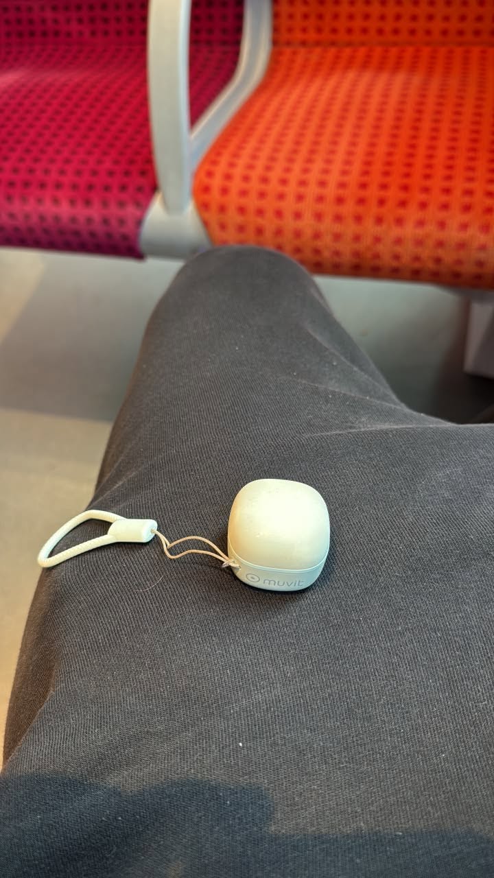 Found Headphone in Puteaux