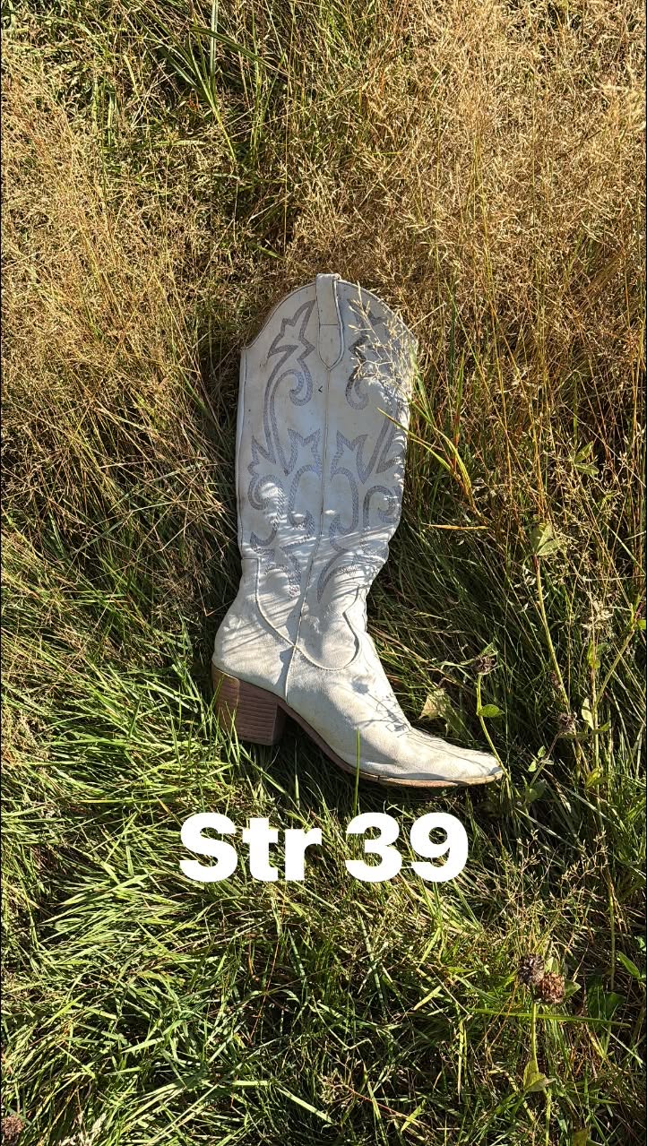 Found Shoes in NøTterøY