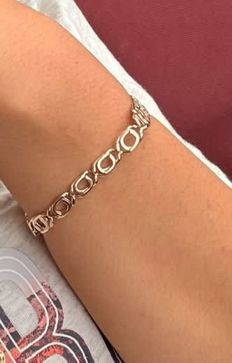 Lost Bracelet in Robinson