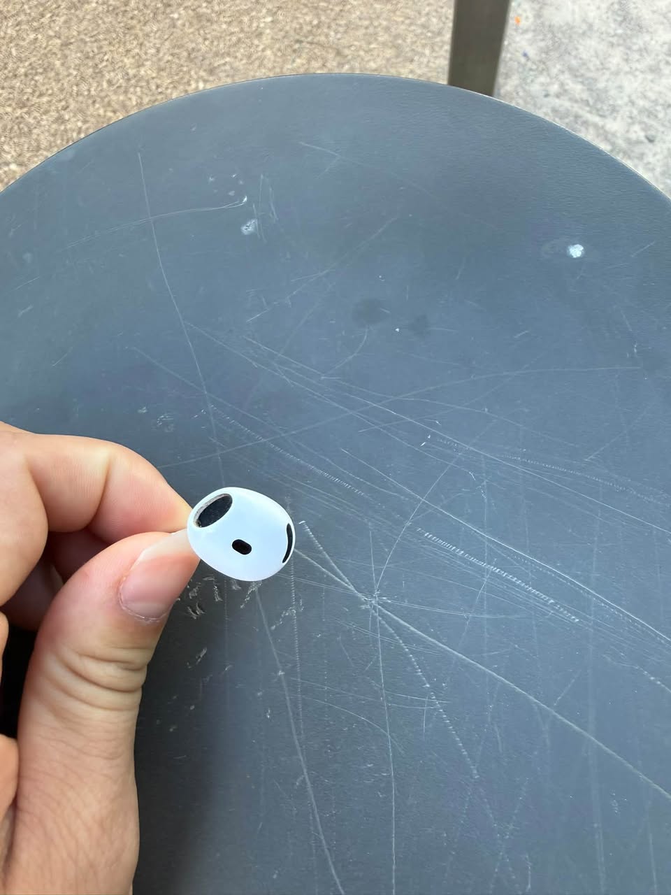 Found Airpods in Geneva
