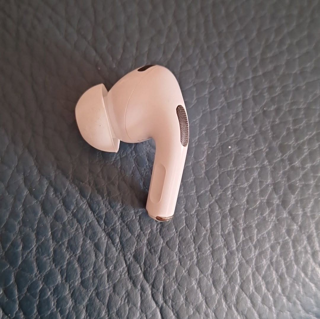 Found Airpods in Paris